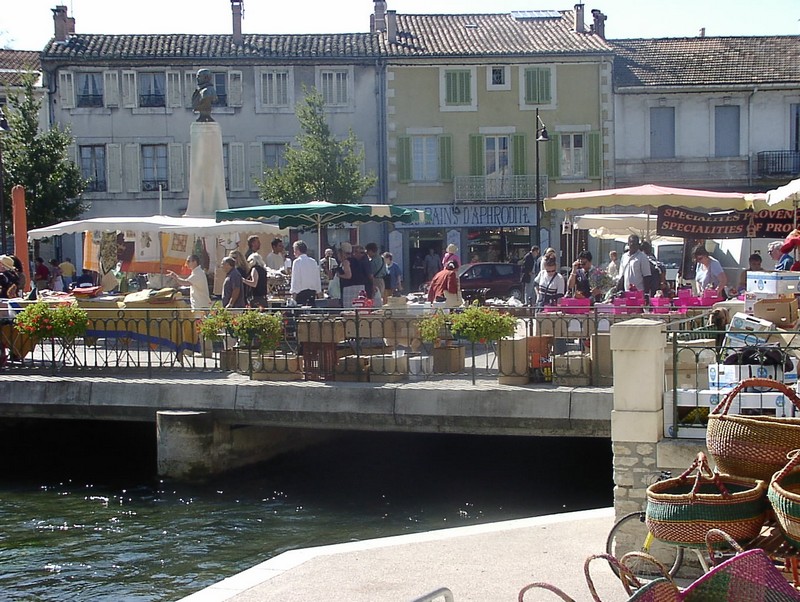 l-lsle-sur-la-sorgue-markt