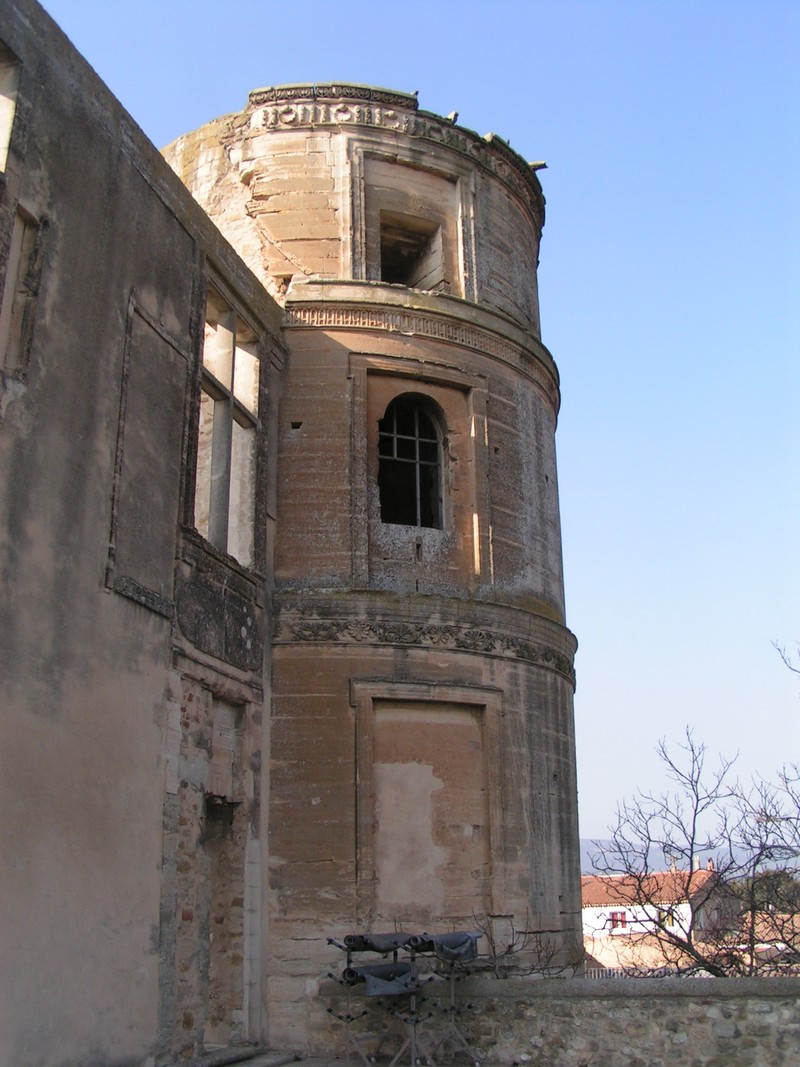 la-tour-d-aigues