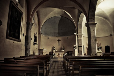 pierrefeu-du-var-kirche