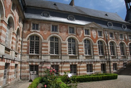 chateau-saint-fargeau
