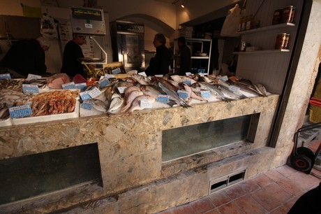 saint-tropez-fischmarkt