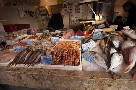saint-tropez-fischmarkt