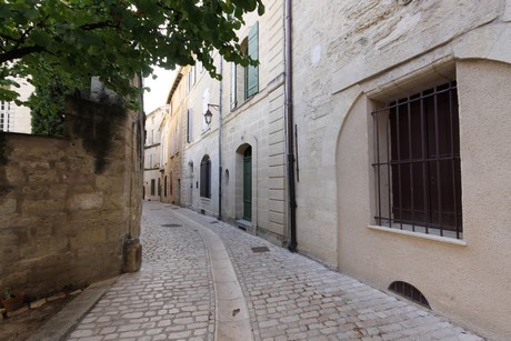 uzes