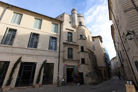 uzes