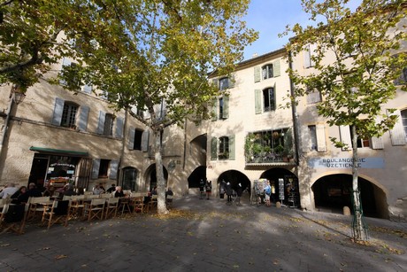 uzes