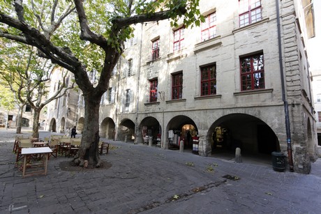 uzes