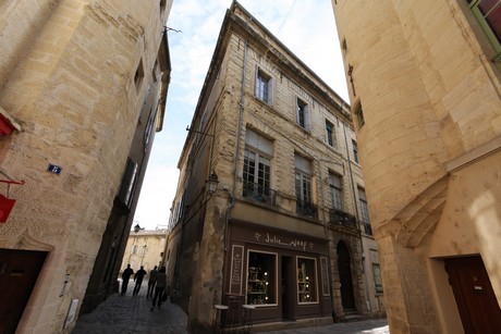 uzes