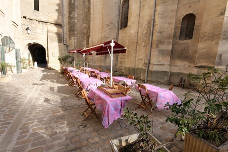 uzes