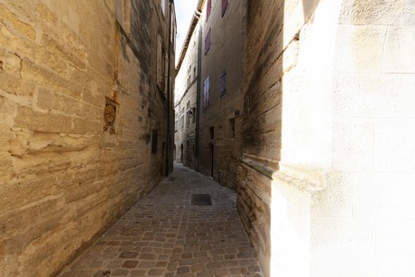 uzes