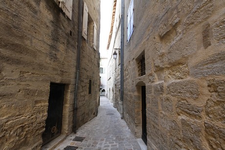 uzes