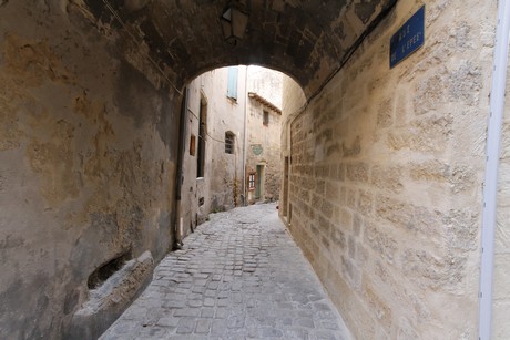 uzes