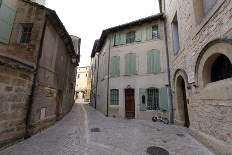 uzes