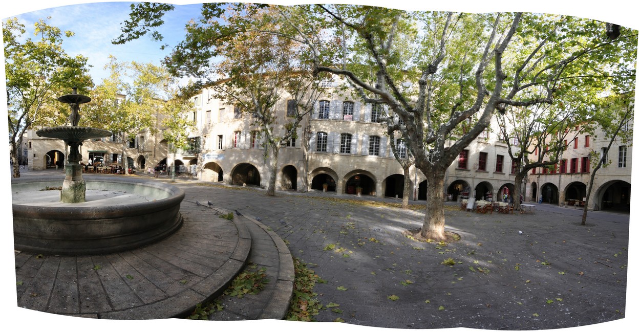 Uzes