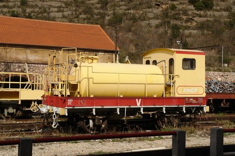 villefrance-de-conflent-gelber-zug