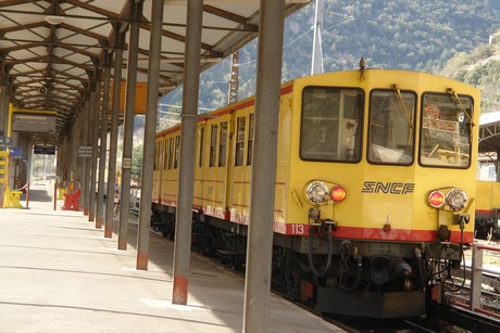 villefrance-de-conflent-gelber-zug