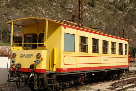 villefrance-de-conflent-gelber-zug
