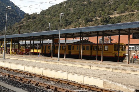 villefrance-de-conflent-gelber-zug